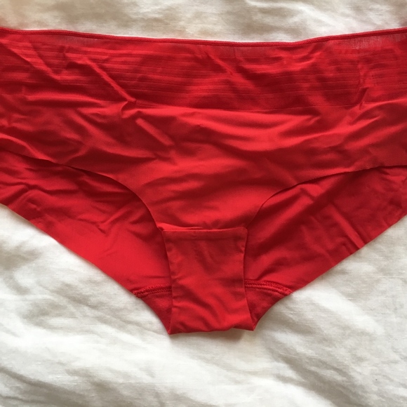 Huit Sans Detour Red Satin Seamless Brief - Picture 4 of 7